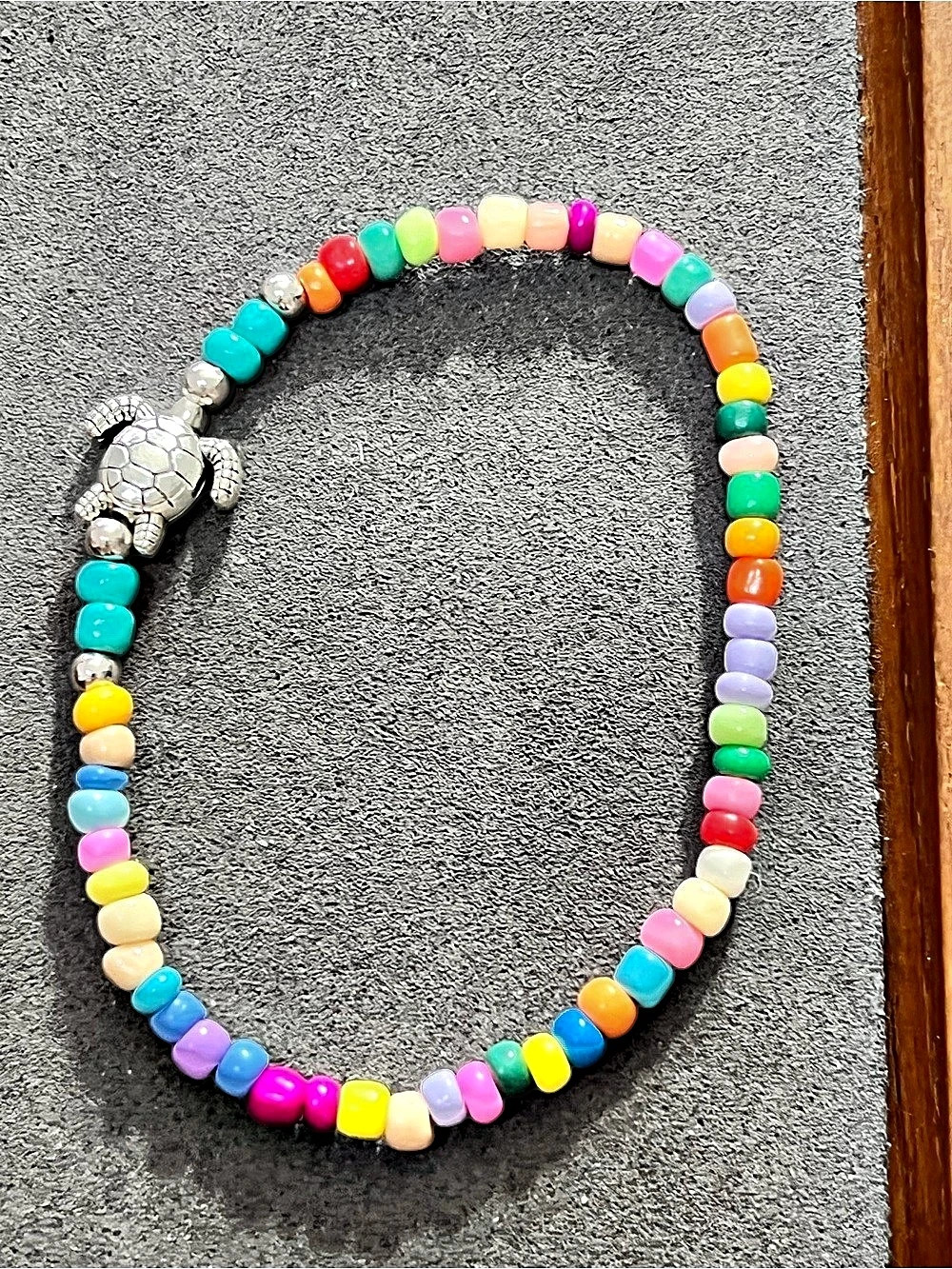 Multicolor Turtle Pendant Beaded bracelet